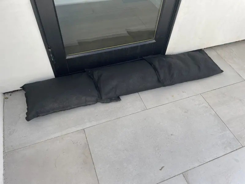 14" X 26" Water Activated Sandless Sandbags For Flooding 11