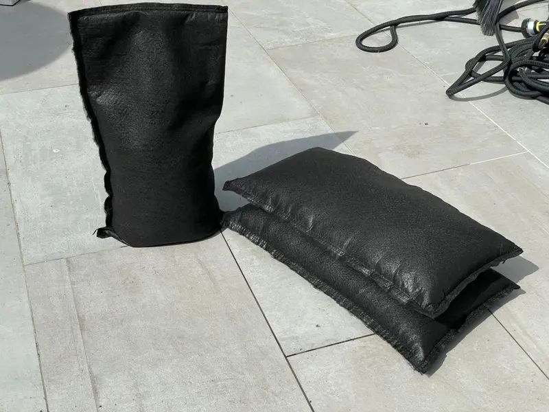 14" X 26" Water Activated Sandless Sandbags For Flooding 14