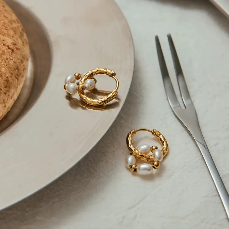 18K Gold C-Shaped Inlaid Pearl Earrings With Exquisite Design 1