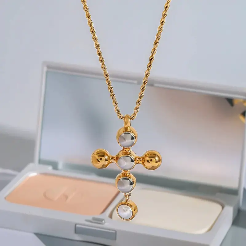 18K Gold Cross Design Light Luxury High-End Necklace 2