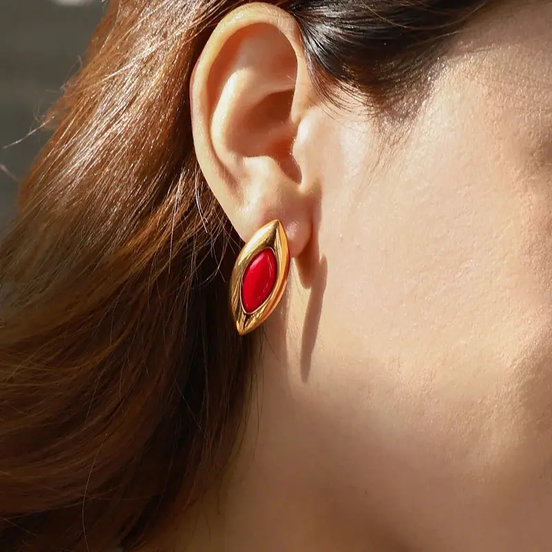 18K Gold Geometric Oval Inlaid Gemstone Design Exquisite Dazzling Earrings 2