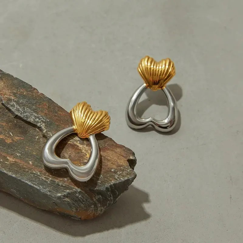 18K Gold Heart-Shaped Earrings With Gold And Silver Color Matching Design, Trendy And Personalized 2