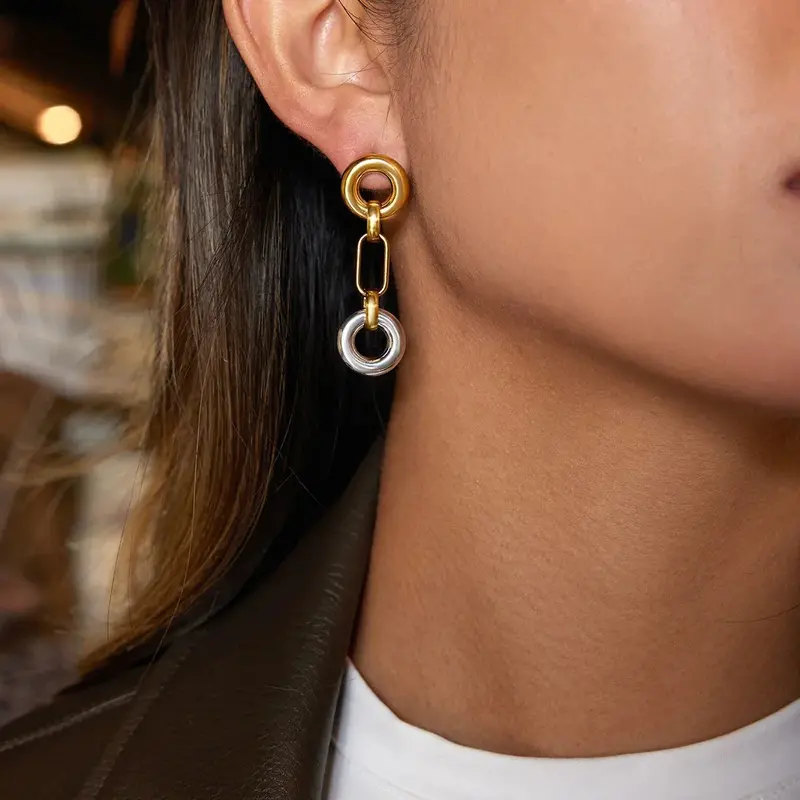 18K Gold Hoop Earrings, A Luxurious And Sophisticated Pair Of Stud Earrings. 1
