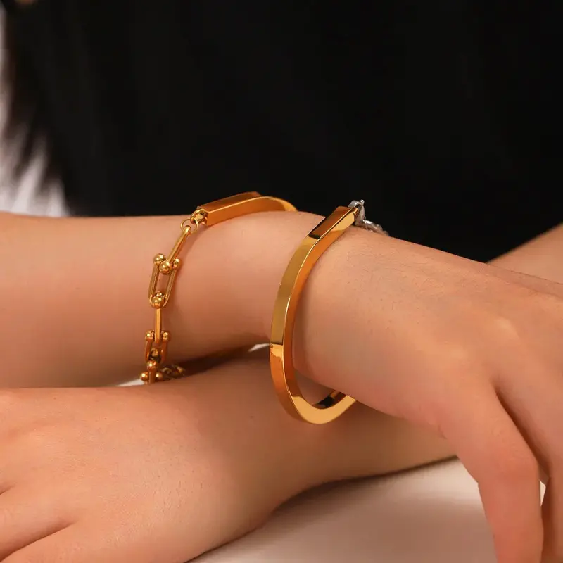 18K Gold Horseshoe Buckle Chain Link U-Shaped Clasp Bracelet 1