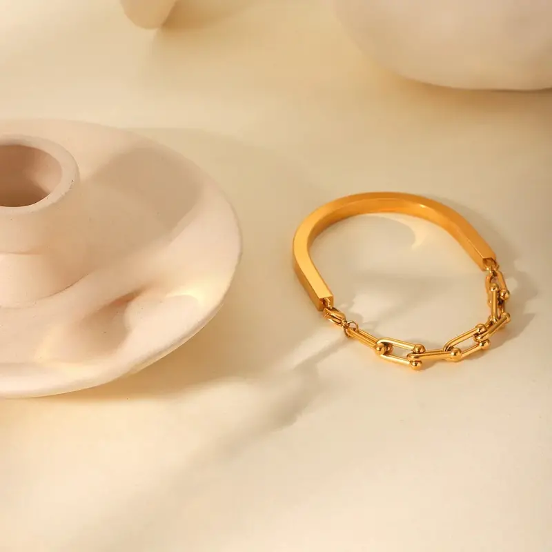 18K Gold Horseshoe Buckle Chain Link U-Shaped Clasp Bracelet 2