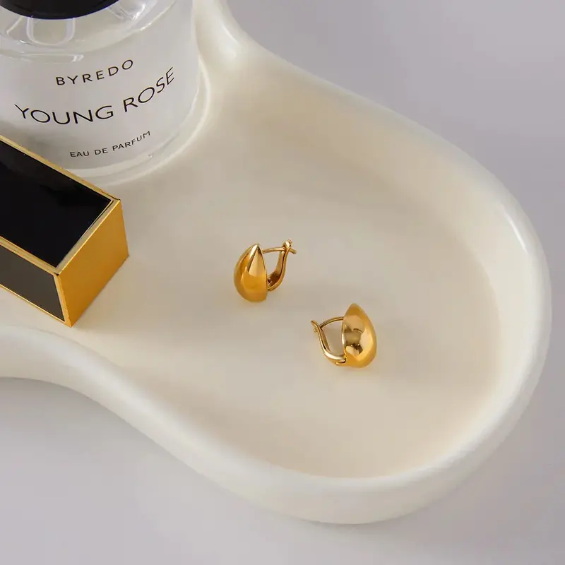 18K Gold Lightweight Luxury And High-End Style Teardrop Earrings 1