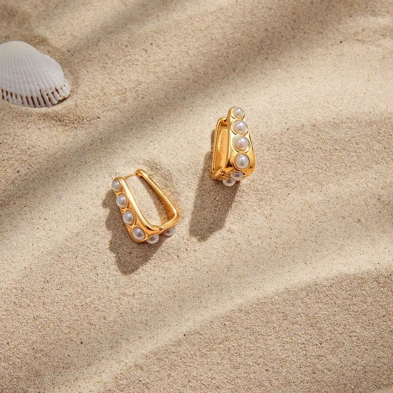 18K Gold Lightweight Luxury Earrings With Embedded Pearls. 2
