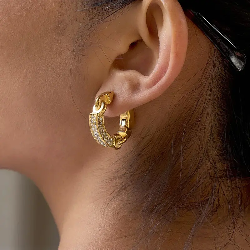 18K Gold Lightweight Luxury Hoop Earrings 1
