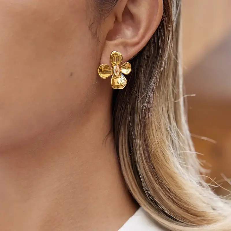 18K Gold-Plated, Luxurious And High-End Titanium Steel Flower-Shaped Stud Earrings With Cubic Zirconia. 2