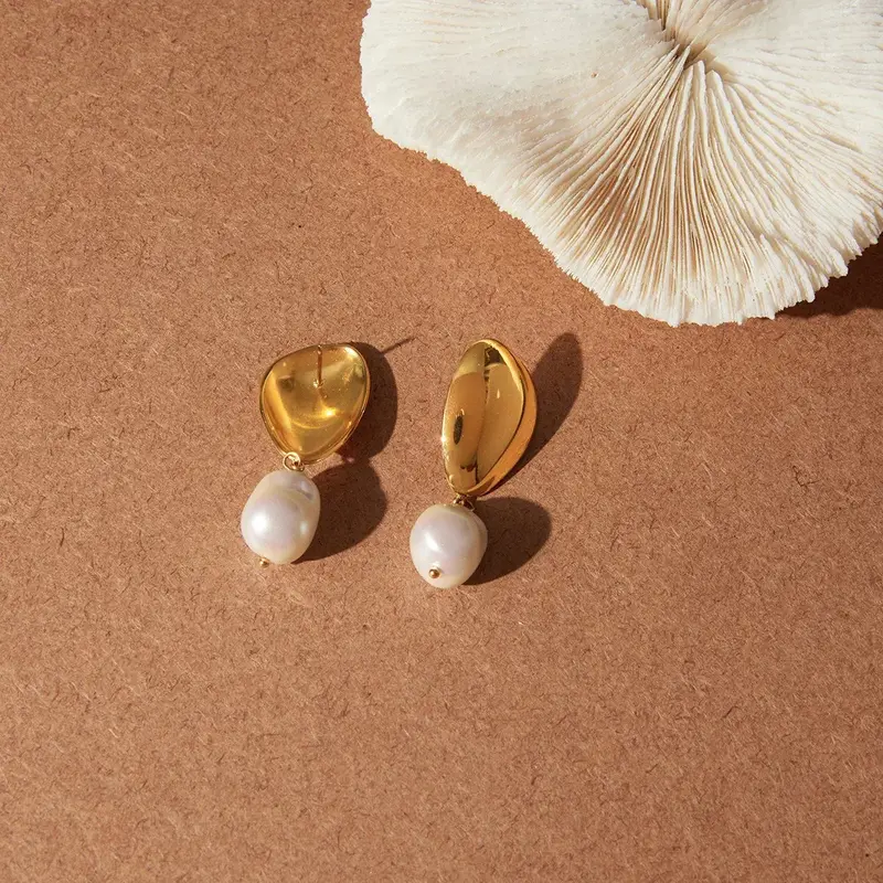 18K Gold-Plated Pearl And Titanium Steel Stud Earrings 1
