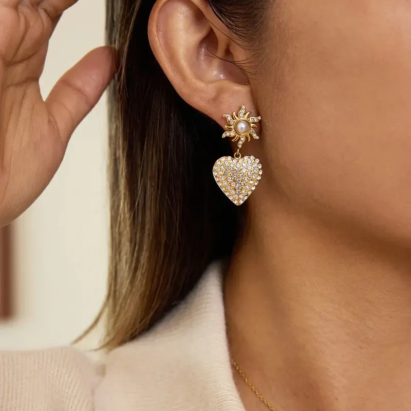 18K Gold-Plated, Rhinestone-Embellished Heart-Shaped Pearl Titanium Steel Stud Earrings 2