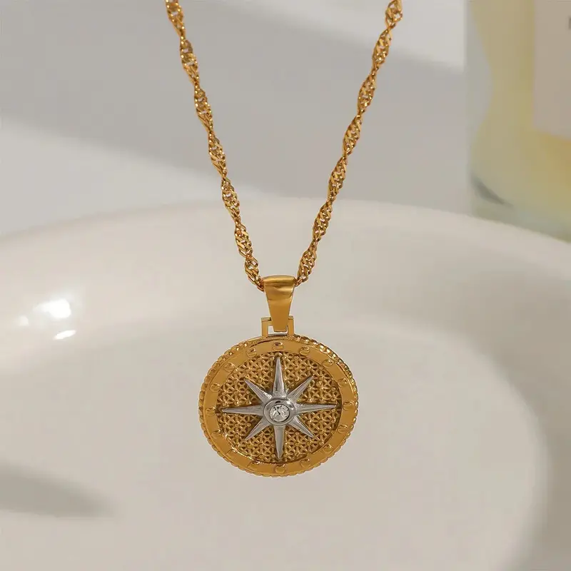 18K Gold Round Necklace With Eight-Pointed Star Design, Classic And Fashionable 1