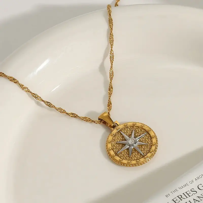 18K Gold Round Necklace With Eight-Pointed Star Design, Classic And Fashionable 2