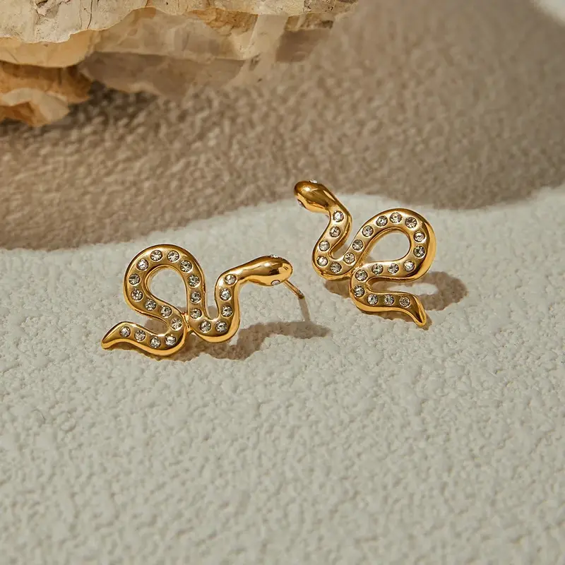18K Gold Snake-Shaped Diamond-Studded Earrings With Exquisite Design 1