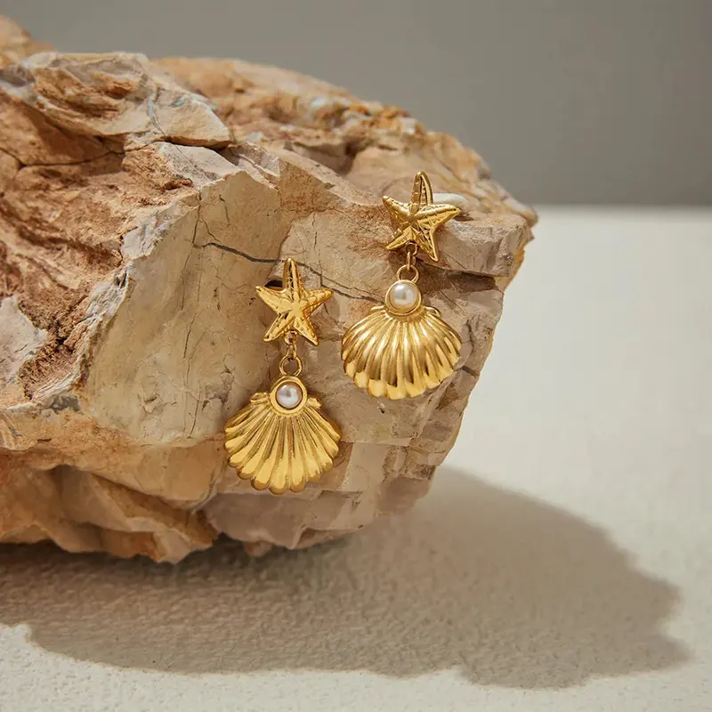 18K Gold Starfish And Shell Design Ocean-Style Earrings 1