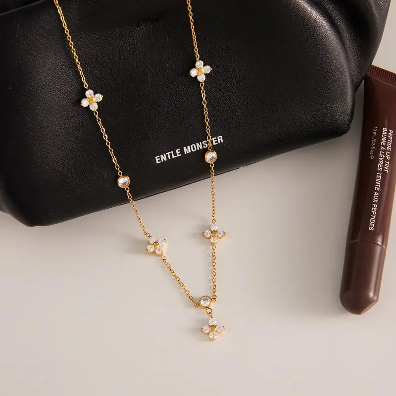 18K Gold Zircon Four-Leaf Clover Necklace 3