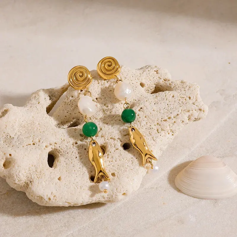 18K Goldfish-Shaped Earrings With Pearl Design 1