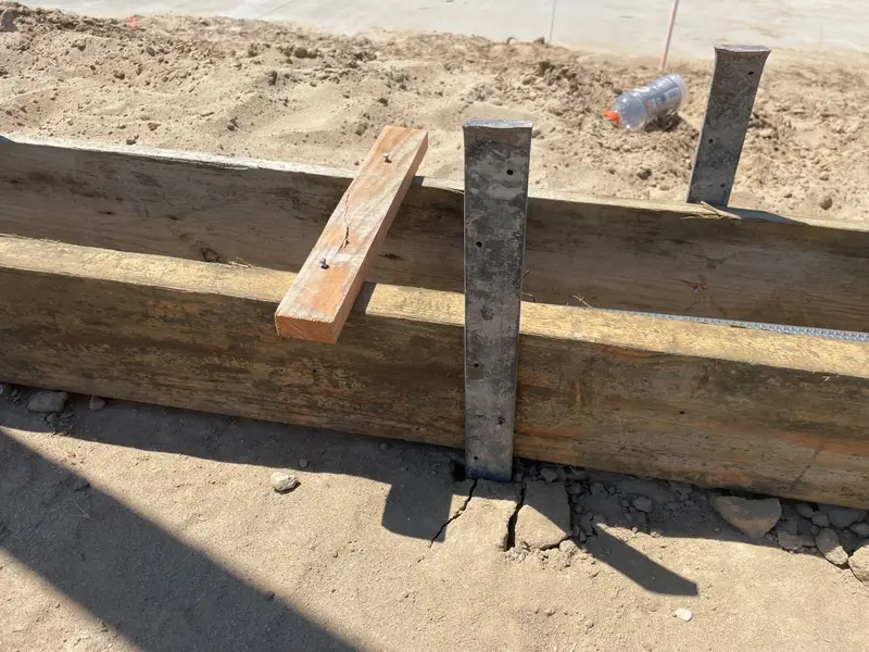 24" Flat Steel Stakes For Concrete Forms With Nail Holes 10
