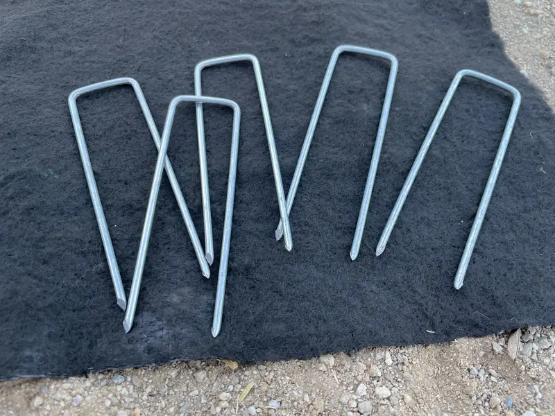 4 In. Landscape Staples - 11 Gauge Galvanized Steel 8
