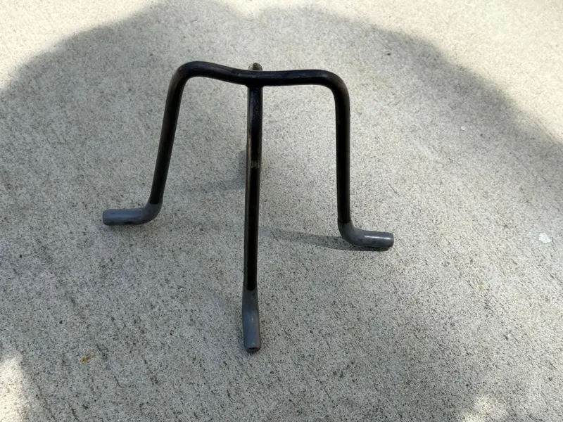 4" Metal Rebar Support Chairs - Plastic Dipped Legs - Rebar #3 To #5 9