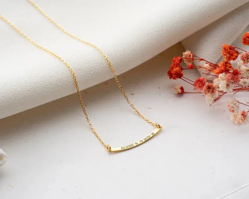 Customized Curved Bar Name Necklace 1