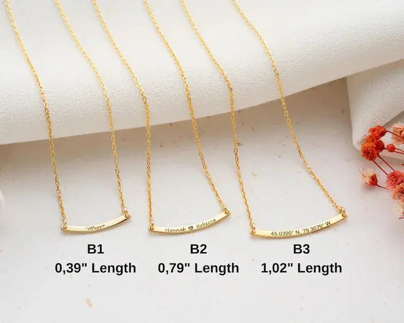 Customized Curved Bar Name Necklace 4