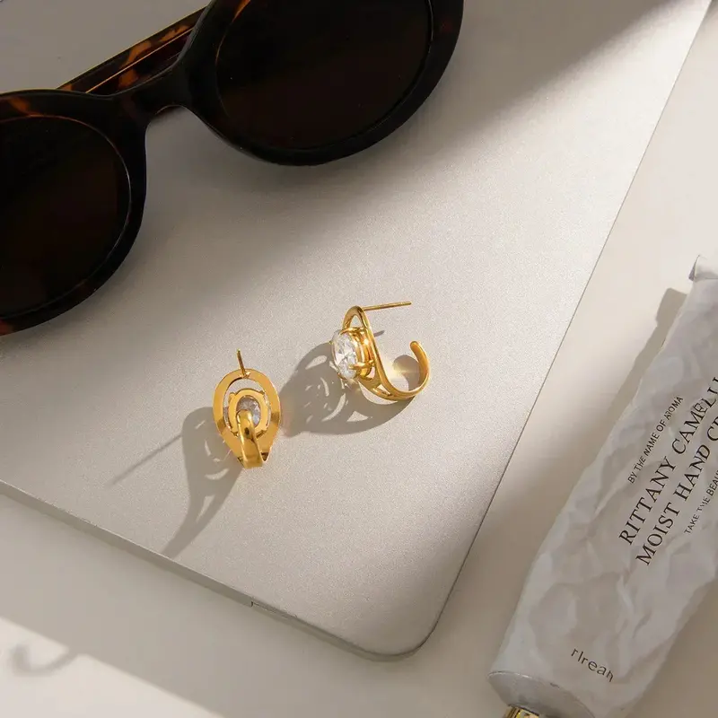 Light Luxury, High-End Zircon Stud Earrings For Autumn And Winter. 1