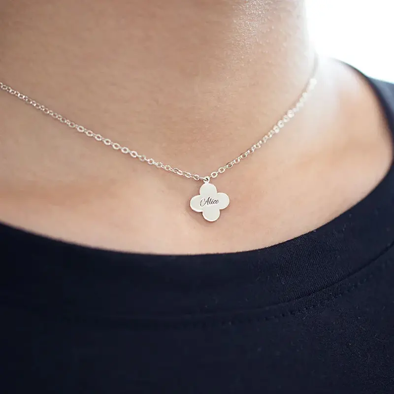 Noble And Exquisite Four-Leaf Clover Customizable Name Design Versatile Necklace 3