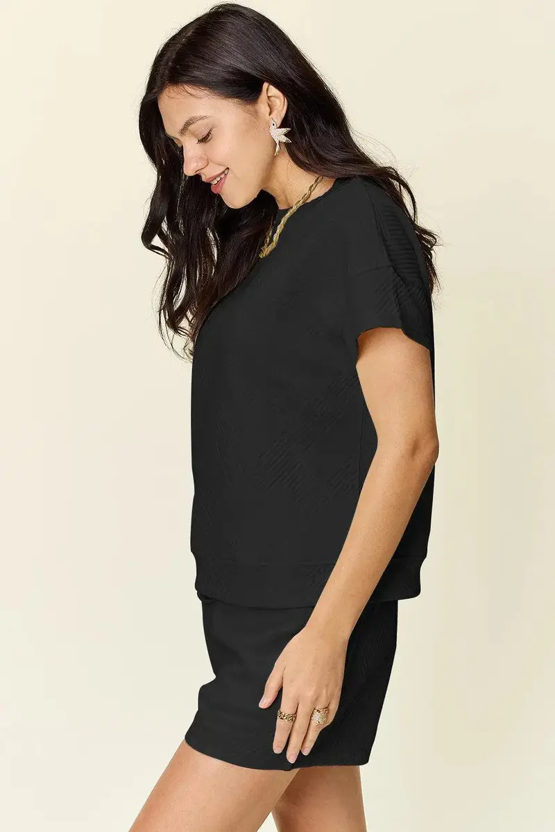 Textured Short-Sleeve T-Shirt And Drawstring Shorts. 11