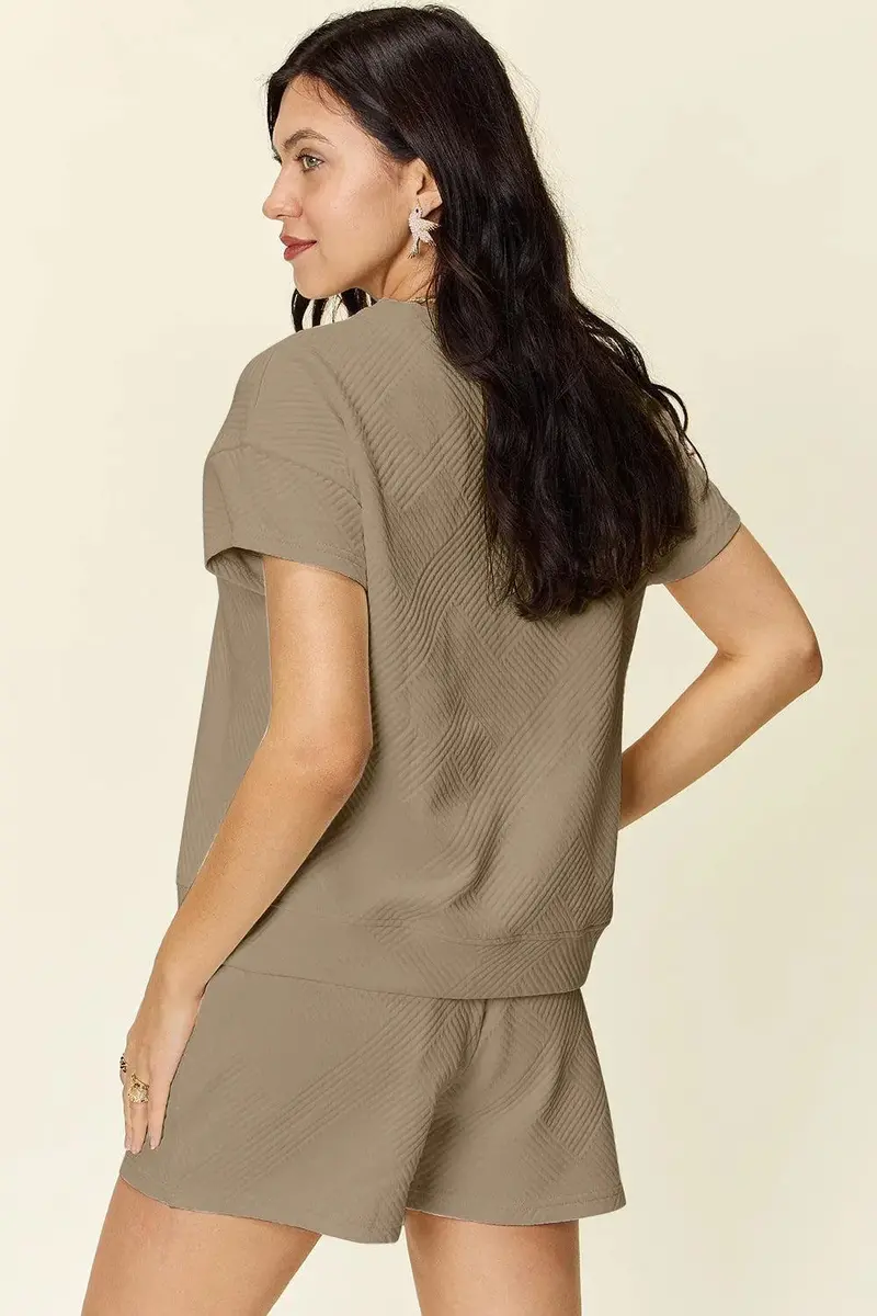 Textured Short-Sleeve T-Shirt And Drawstring Shorts. 2