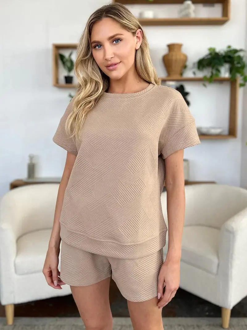 Textured Short-Sleeve T-Shirt And Drawstring Shorts. 6