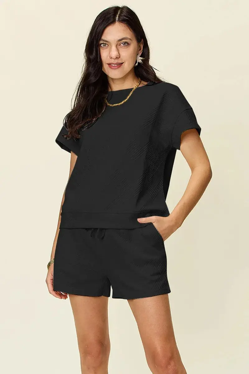 Textured Short-Sleeve T-Shirt And Drawstring Shorts. 9