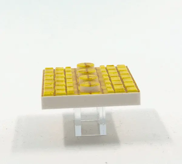 Yellow Brick Road - Minifig Stand 2