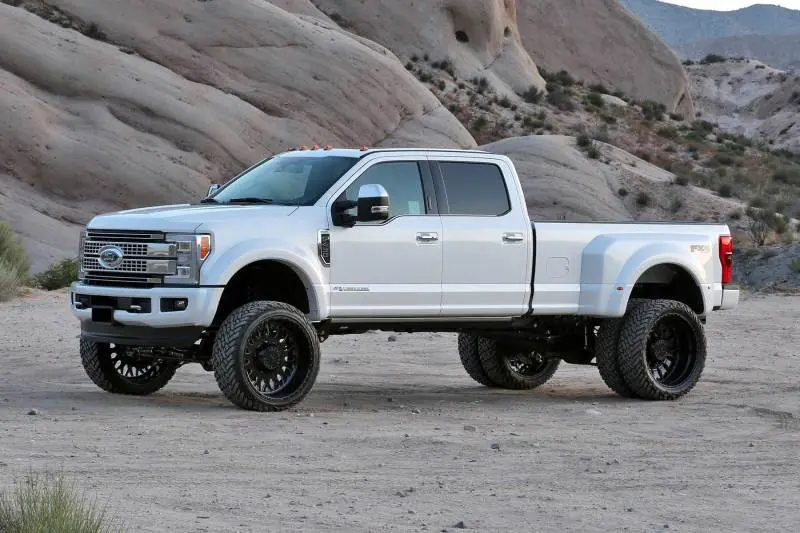 Fabtech 6-Inch 4-Link Suspension System With Coilovers For 2018 Ford F-450/F-550 Diesel 2
